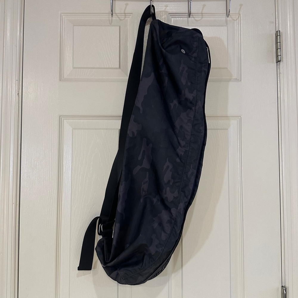 Lululemon Yoga Mat Bag Black Grey Camo Adjustable Strap Mesh Pocket